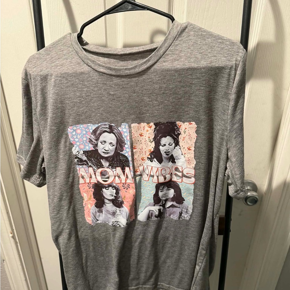 Mom Vibes Graphic Tee - Gray